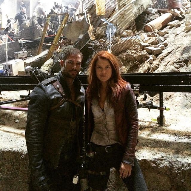 Ali Larter, de quien será hermano dentro de la historia, presumió estas fotos a sus seguidores.