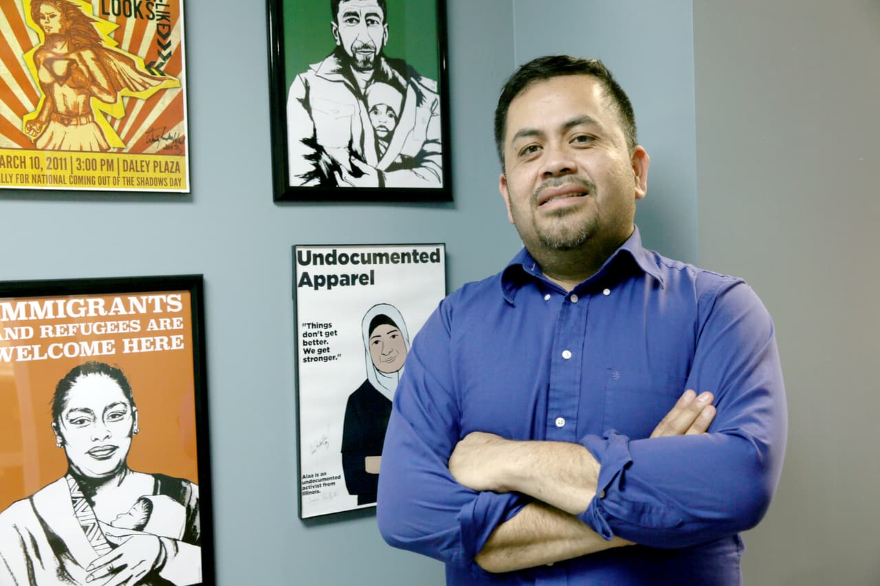 "No puedo dejar que el miedo me quite la esperanza": voluntarios que con y sin documentos se organizan para registrar las redadas