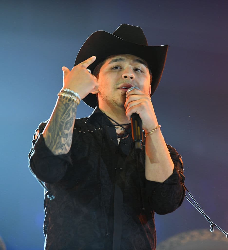 "Me pidió que fuera su novia de una manera muy especial, increíble […] 
<b>había música, fuegos artificiales</b> y de repente se iluminaron unas letras gigantes que decían: '¿Quieres ser mi novia?'", contó.
<br>