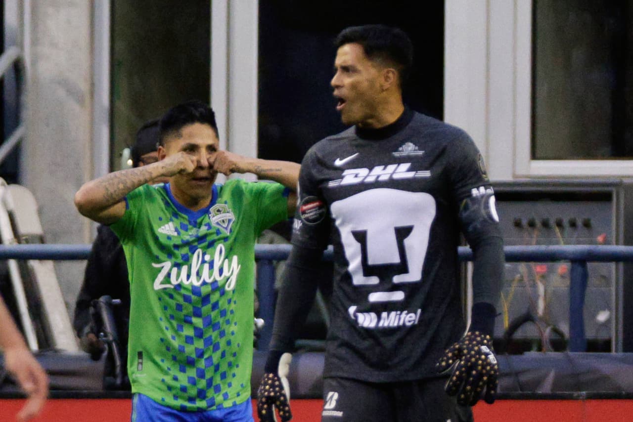 ¿Se burla de Pumas? El peculiar festejo de Raúl Ruidíaz 