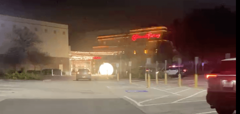 Policía de Austin anuncia que centro comercial ya “está seguro” tras informe de persona armada y robo 