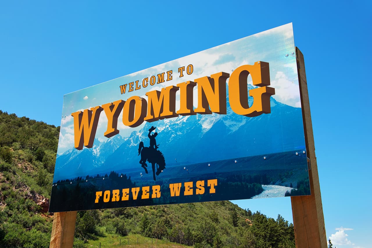 <h3 class="cms-H3-H3">8. Wyoming</h3>
<br>
<br>Es el estado menos poblado del país (tiene poco más de medio millón de habitantes). Si hay un ganador en 
<b>Wyoming</b>, será el primer jugador en la historia de Powerball en ganar el premio mayor. 
<br>
