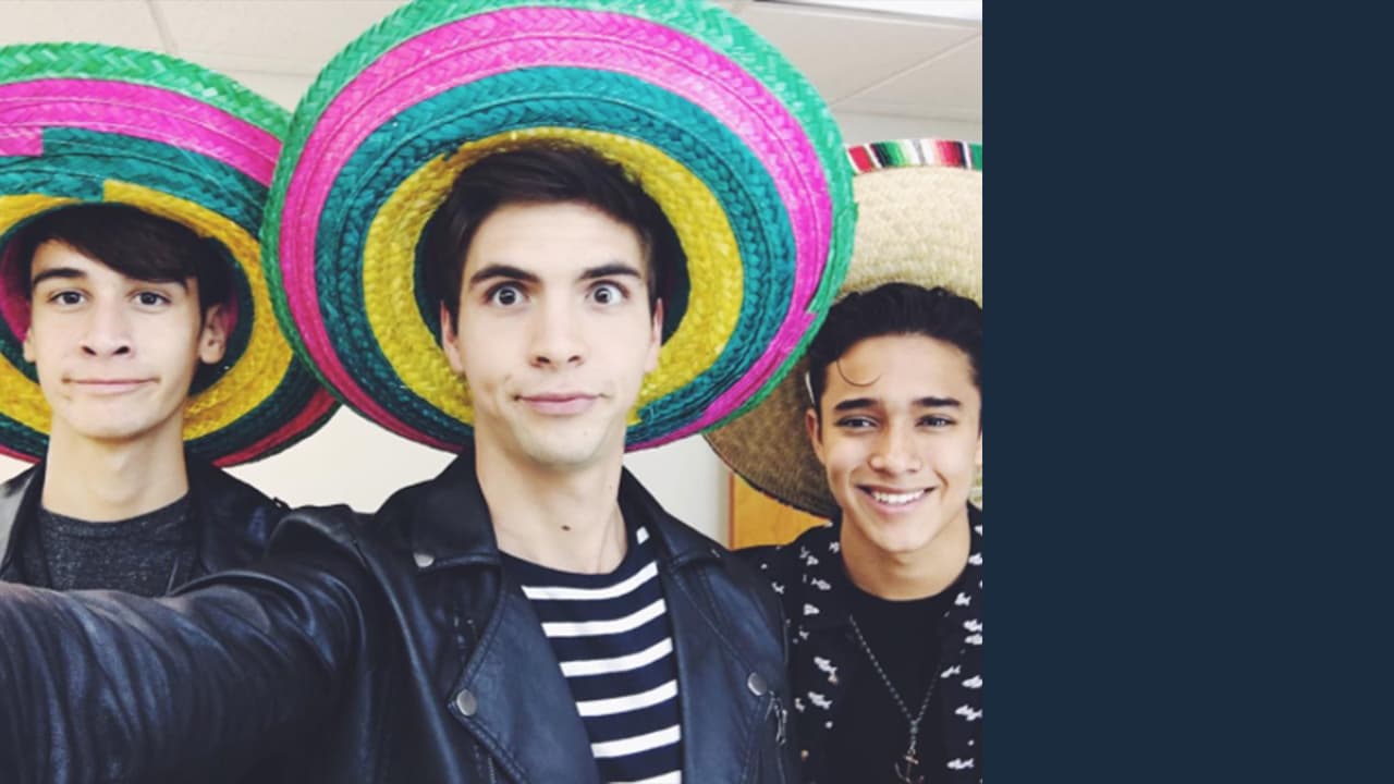 Todos saben que están luchando por el mismo sueño y al final sólo 5 serán los ganadores, pero esto no los detiene de ser buenos amigos y divertirse en su tiempo libre.