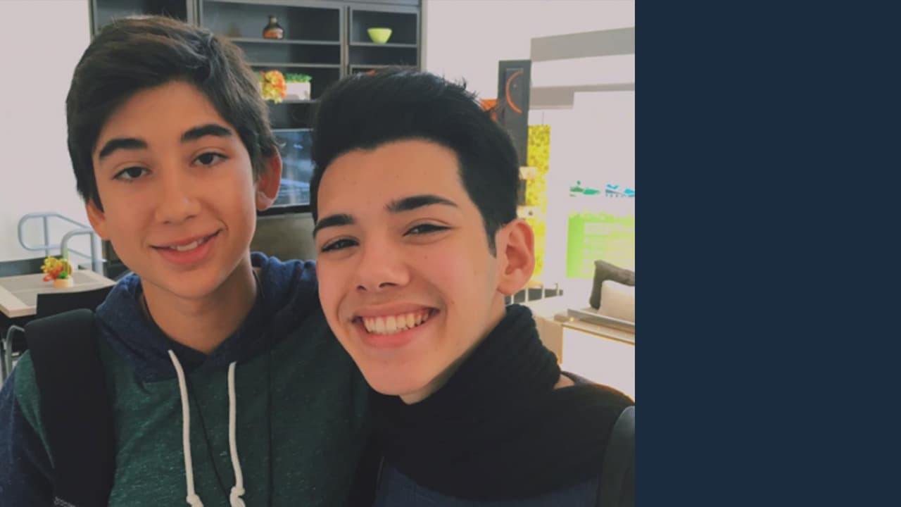 Todos saben que están luchando por el mismo sueño y al final sólo 5 serán los ganadores, pero esto no los detiene de ser buenos amigos y divertirse en su tiempo libre.