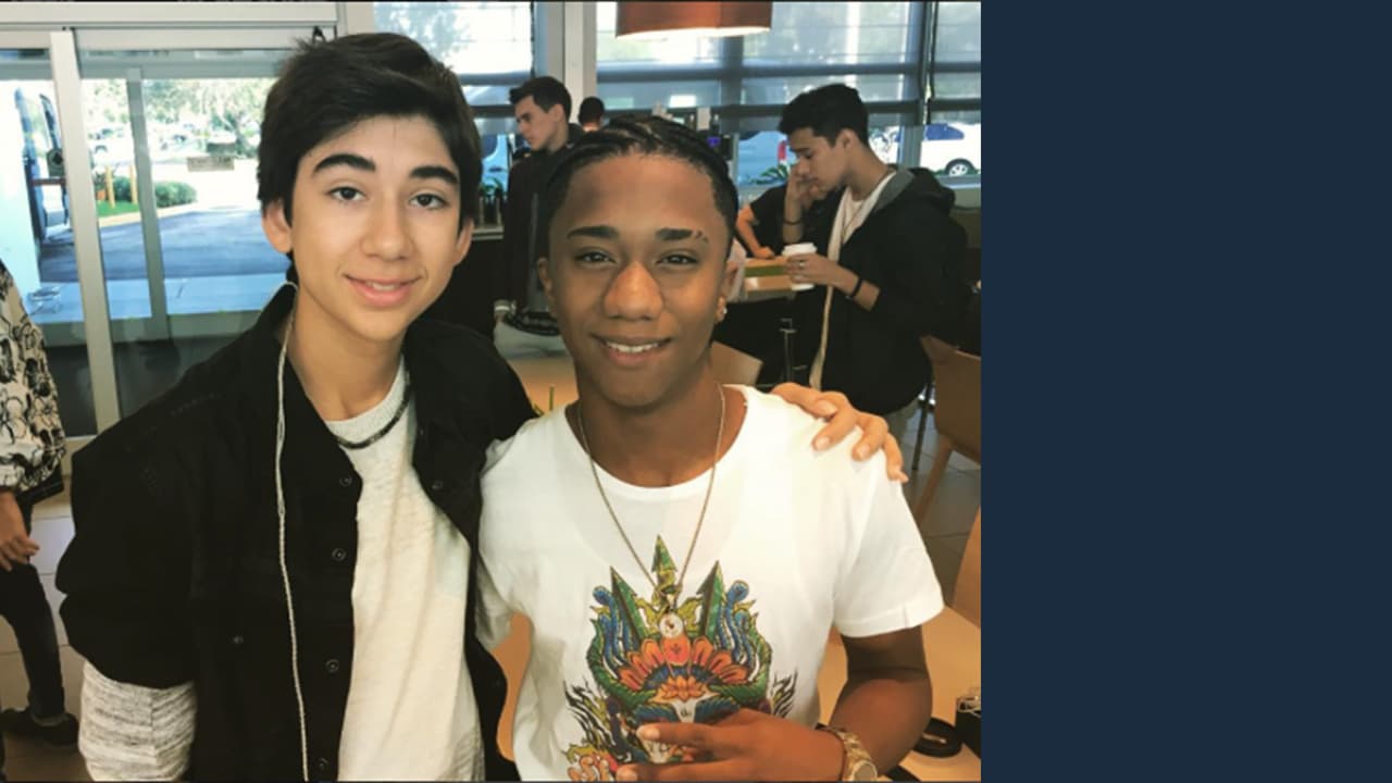 Todos saben que están luchando por el mismo sueño y al final sólo 5 serán los ganadores, pero esto no los detiene de ser buenos amigos y divertirse en su tiempo libre.