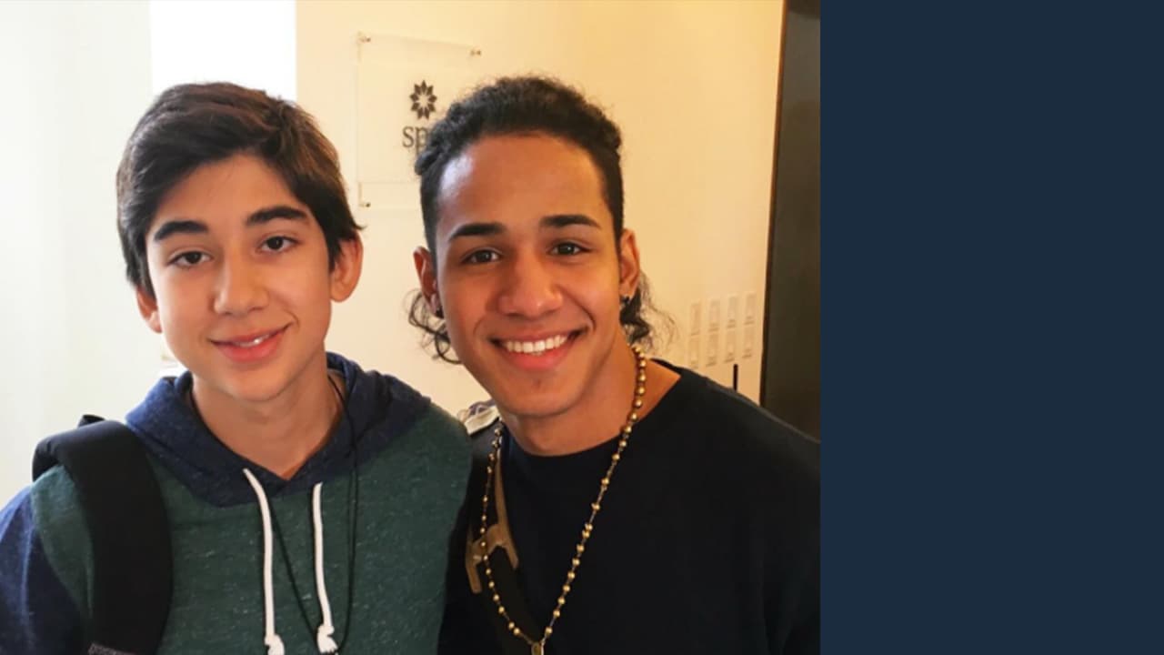 Todos saben que están luchando por el mismo sueño y al final sólo 5 serán los ganadores, pero esto no los detiene de ser buenos amigos y divertirse en su tiempo libre.