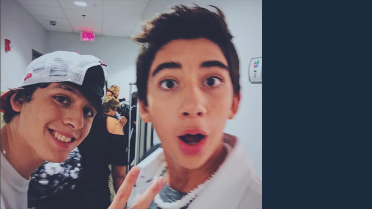 Todos saben que están luchando por el mismo sueño y al final sólo 5 serán los ganadores, pero esto no los detiene de ser buenos amigos y divertirse en su tiempo libre.