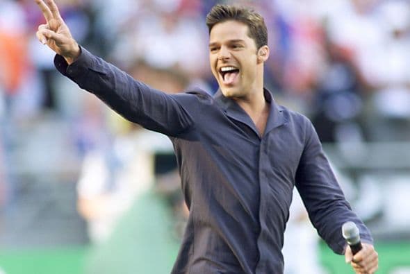 Hace años lo hizo al cantar el tema del Mundial, y sigue enalteciendo por todos lados su orgullo latino.