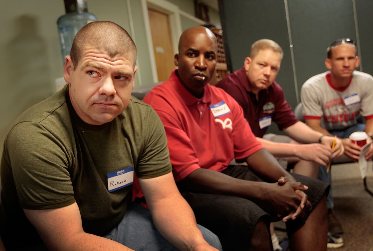 Miles de soldados han regresado de Irak y Afganistán con síndrome de estrés postraumático y otros problemas de salud mental, que ahora intentan superar.