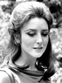 En los años 60, Angélica María se consagró en el cine y la televisión y obtuvo el título de "La novia de México", por el que todavía hoy se le conoce.