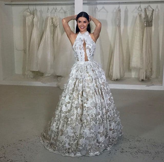 A unos días del gran evento, compartió en redes sociales algunos modelos de su vestido ideal.