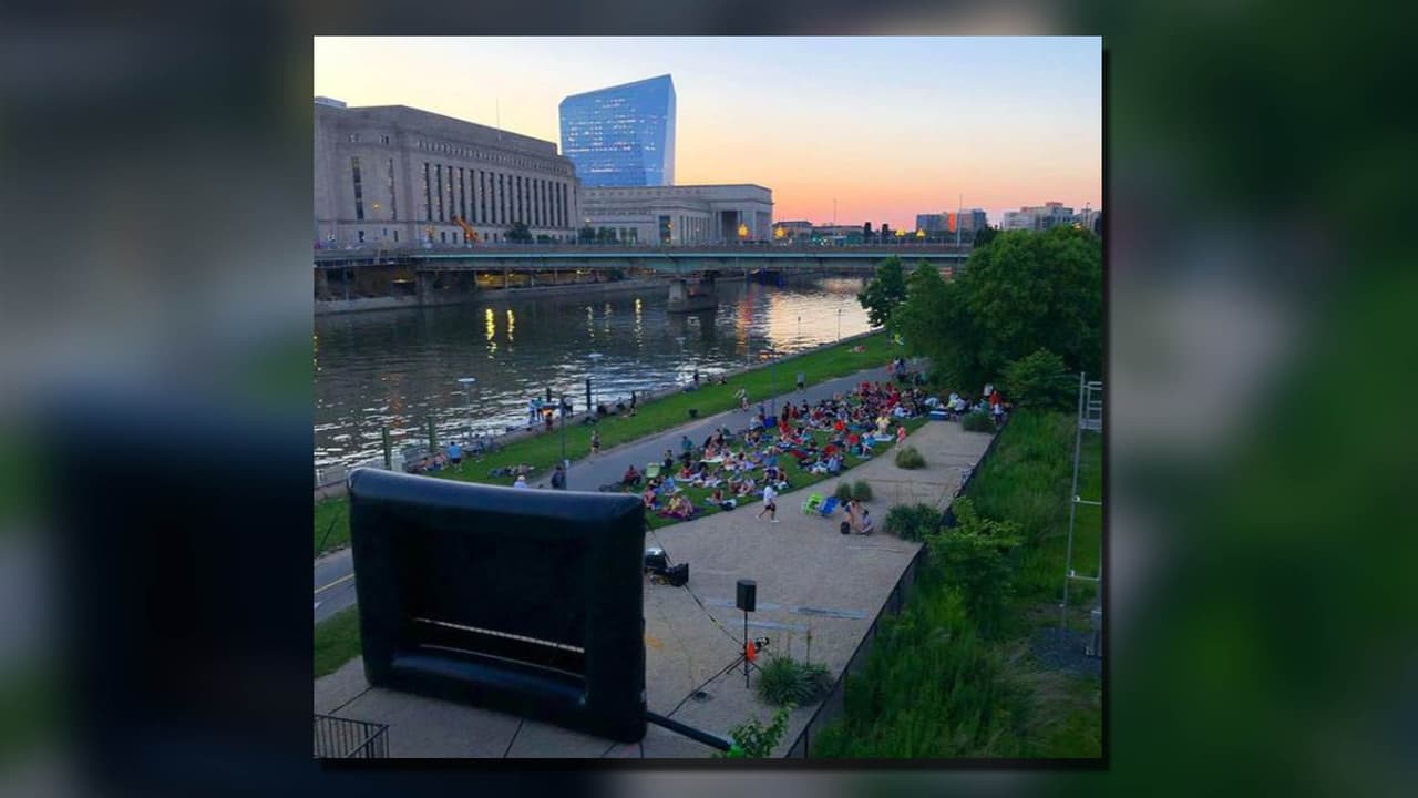 <b>Movie Nights en Schuylkill Banks</b>. Disfrute de noches de acción cinematográfica al aire libre a orillas del río Schuylkill durante determinadas noches de los jueves de este verano. Las proyecciones de películas gratuitas se llevan a cabo en varios lugares a lo largo del río. Recuerde traer sus propios bocadillos y bebidas y siga las pautas del evento, que incluyen distanciamiento social y uso de mascarillas.