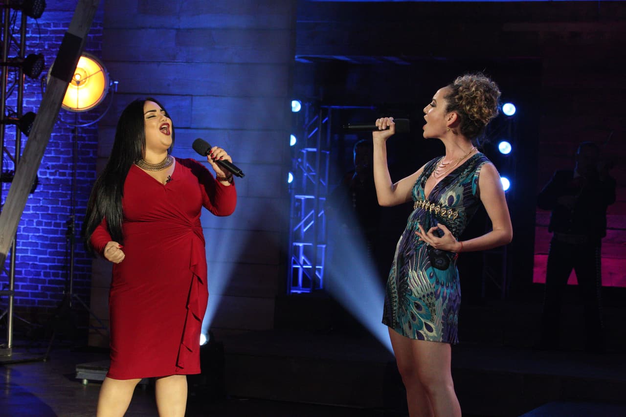 <a href="http://www.univision.com/shows/la-reina-de-la-cancion/sandra-padilla-se-enfrento-a-flor-hernandez-cantando-tu-lo-decidiste-video">Sandra Padilla se enfrentó a Flor Hernández</a> cantando 'Tú lo decidiste'.