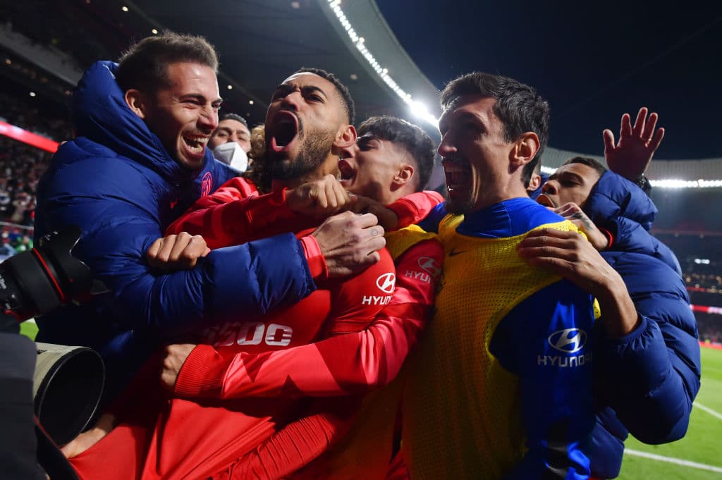 Los goles de Ángel Correa (90+1') y Mario Hermoso (90+3'), el Atlético de Madrid logra lo imposible y vencen 3-2 al Valenciatras haber arrancado el partido perdiendo 0-2.