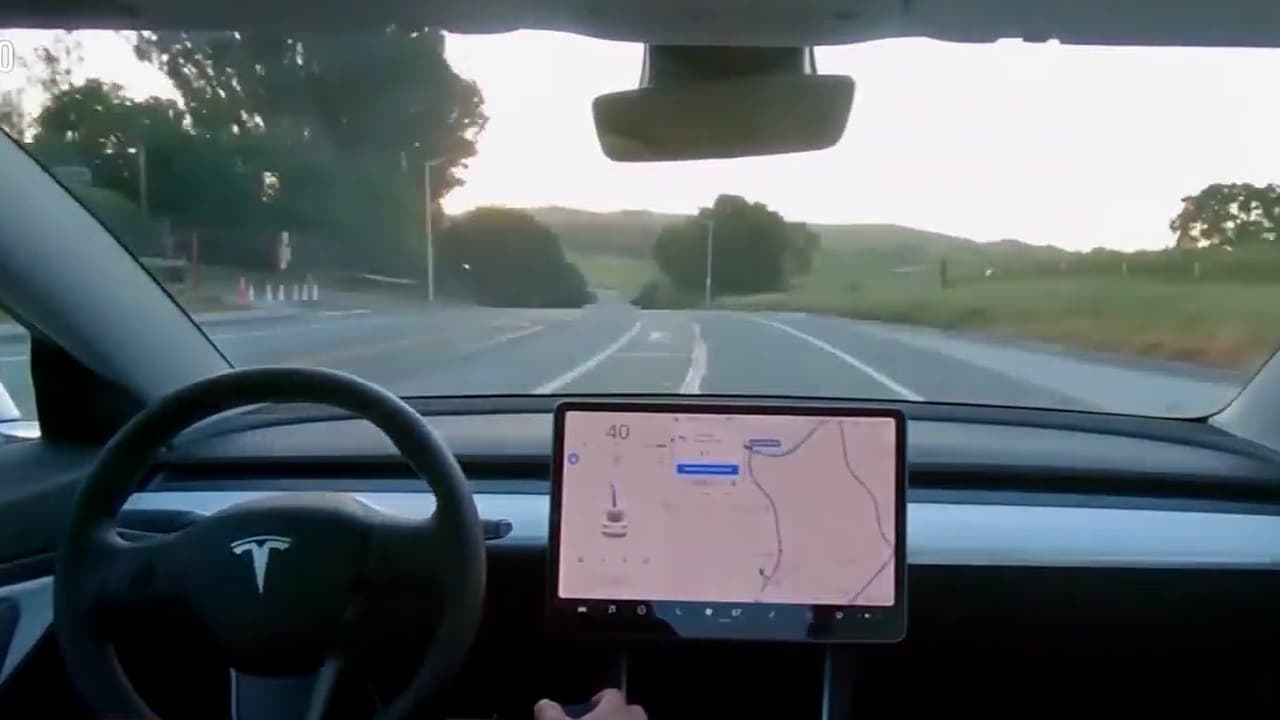 Accidente mortal en Texas con vehículo Tesla: ¿Cómo funciona el modo autónomo de estos vehículos?