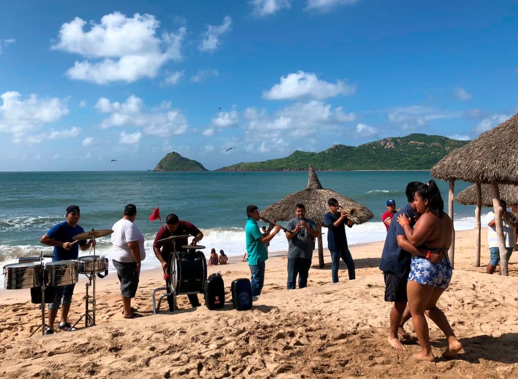 <h3 class="cms-H3-H3"><b>5.- Playa Las Glorias, Guasave</b></h3>
<br>
<b>Estado:</b> Sinaloa
<br>
<b>NMP de enterococos por cada 100 ml: </b>149
<br>
<br>Las playas representan un factor determinante para el desarrollo de la actividad turística, y la calidad del agua en los centros turísticos es primordial para garantizar la protección de la salud de usuarios y visitantes.