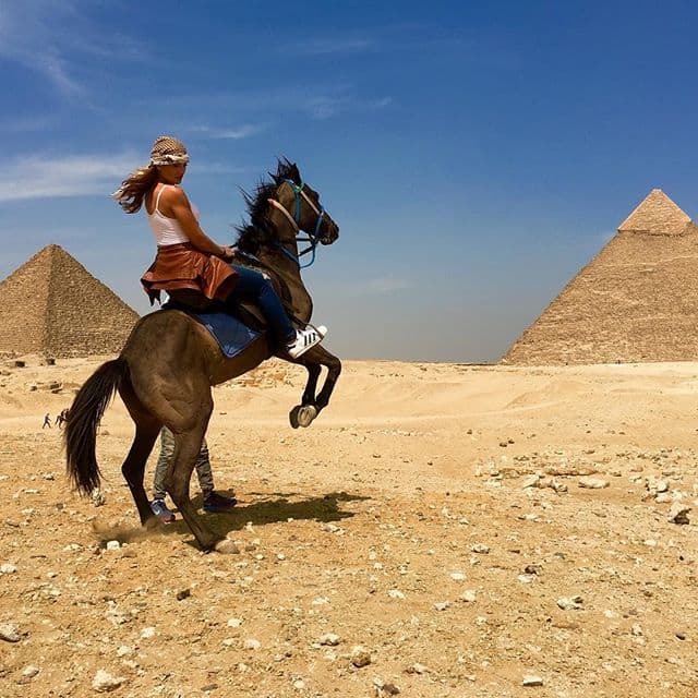 Zuleyka de viaje como toda una guerrera en el desierto