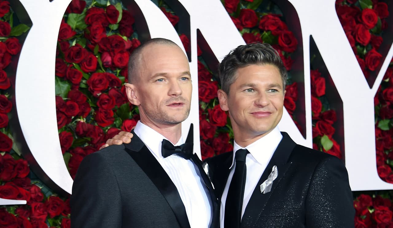 Neil Patrick Harris la estrella de How I Met Your Mother estrenó look.