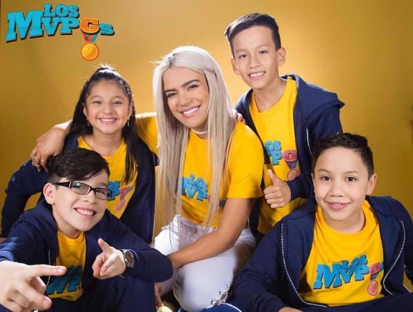 Karol G se ha mostrado como una mujer sensible y que se preocupa por sus pequeños, en su equipo hay un ambiente de amor y cariño. ¡Feliz Día de la Mujer! para todas ellas.