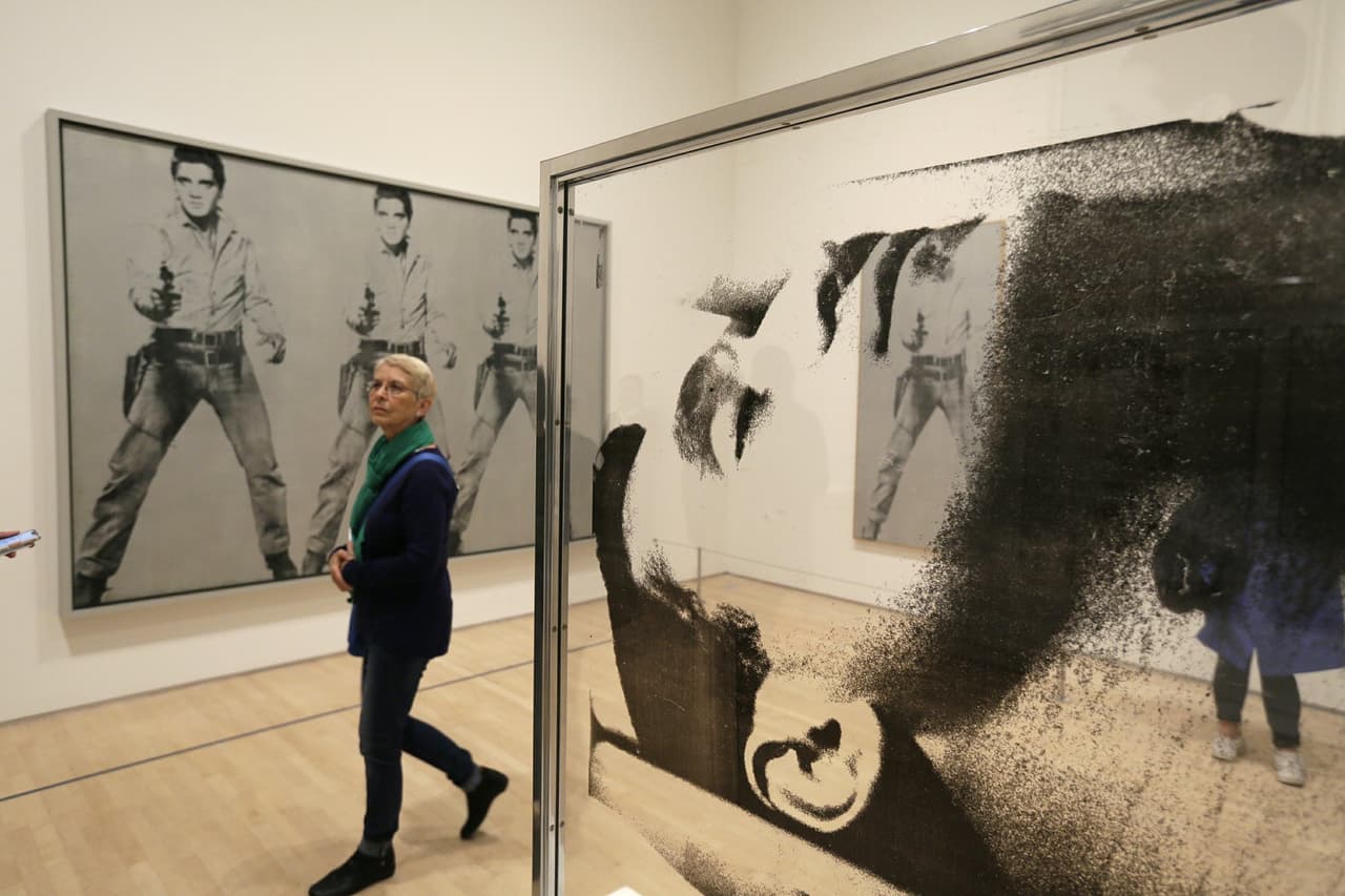 La idea de usar los autoretratos como medio para crear una marca personal era algo en lo que Warhol incursionó hace más de medio siglo. "Él tenía una comprensión real de la cultura estadounidense, que hoy en día es más global", señala Donna De Salvo, directora del Museo Whitney de Arte America en Nueva York, desde donde llega la exhibición.