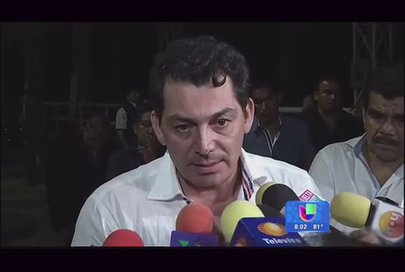 José Manuel Figueroa salió de la propiedad para hablar con los medios.