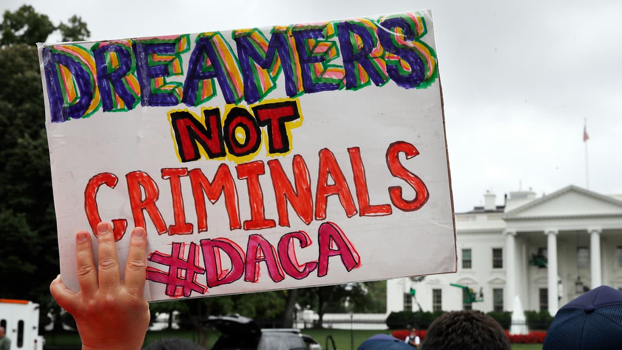 "A dónde quiere que nos vayamos, este es nuestro hogar": dreamers claman a Trump que mantenga DACA