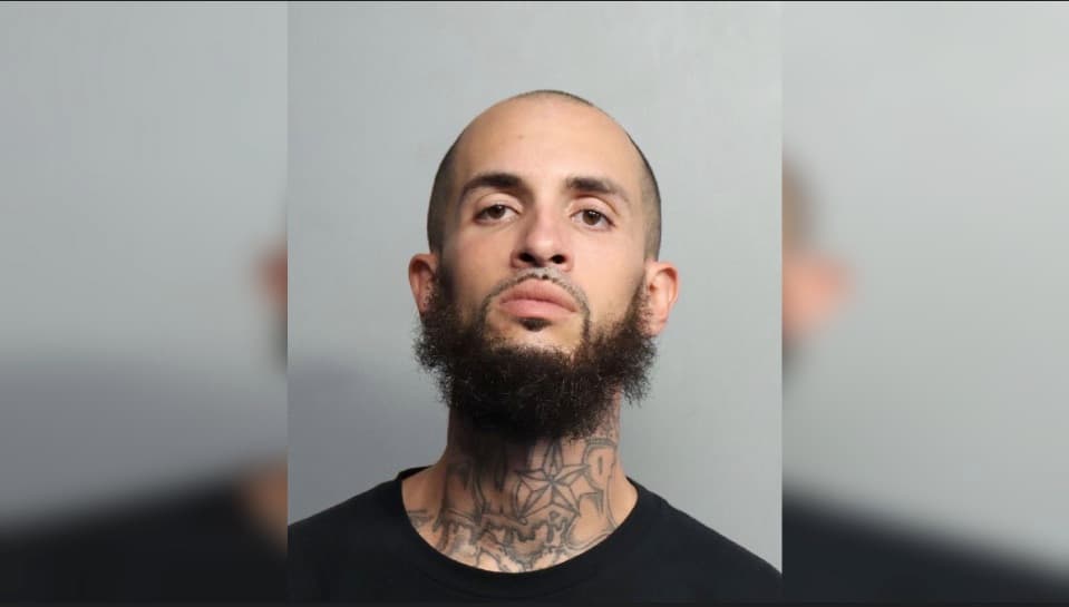 Arrestan a hombre por accidente de tráfico en el que murió una mujer con 8 meses de embarazo y su bebé