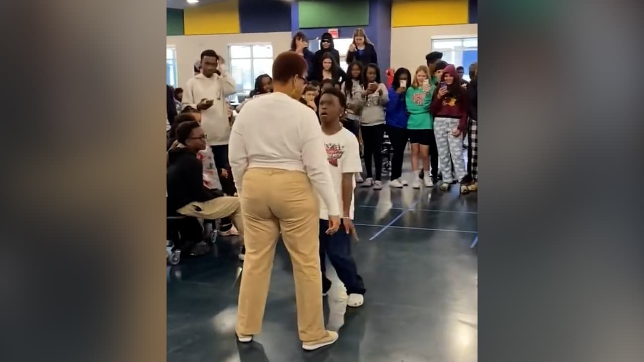 Reto de baile de maestra de una secundaria de Riverview cobra viralidad