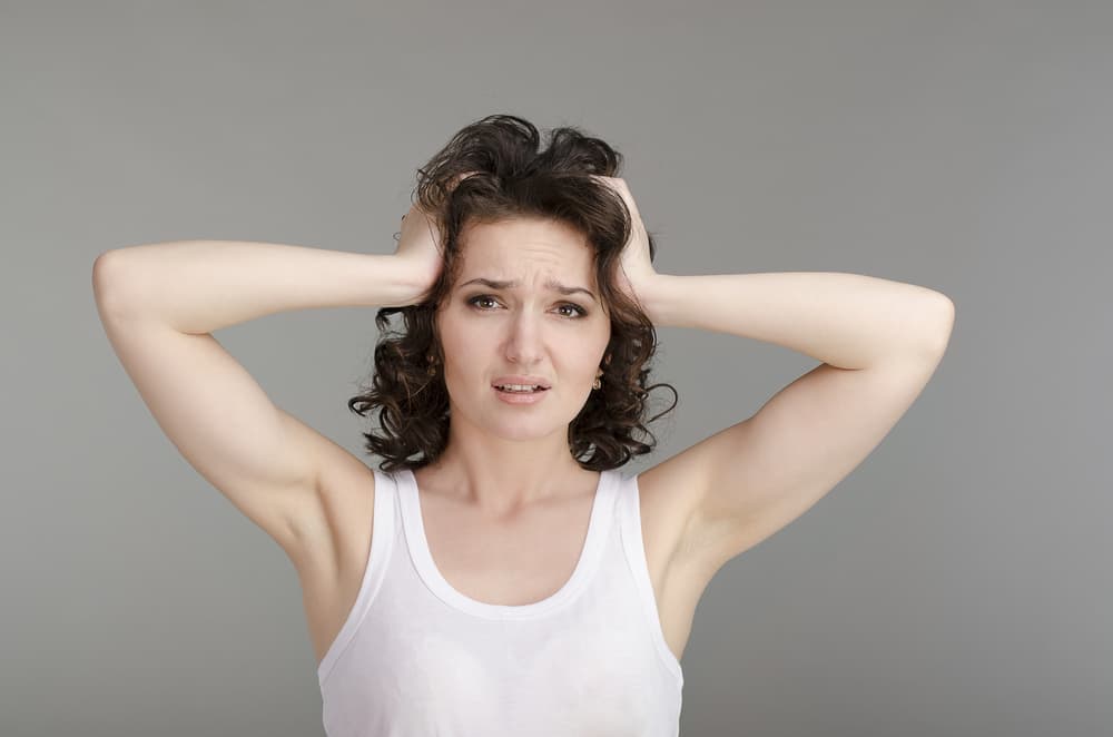 Tal vez nos sentimos abrumados y cansados de tanta mala energía a nuestro alrededor, sea de un espacio, como tu casa u oficina, o de personas tóxicas cuya vibra nos afecta.