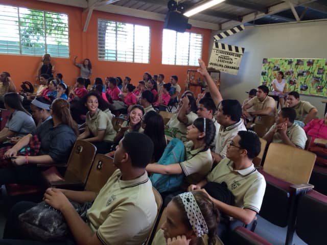 Los animadores de La Banda Soundcheck motivaron a los estudiantes a que sueñen en grande, que no se den por vencidos y que sigan estudiando para que se forjen como excelentes seres humanos, se destaquen y alcancen el éxito dondequiera que vayan.