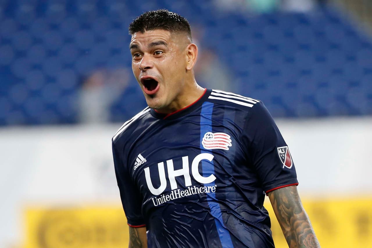 'La Pantera' Bou analiza su espectacular debut con New England: “La pelota no tiene idioma”