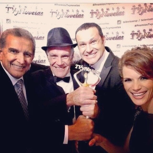 El mexicano amaba con pasión a su papá, quien dice fue "el mejor padre del mundo, el mejor abuelo del mundo... y el mejor mentor que pudo tener". Don Alejandro se sentía muy orgulloso de los triunfos de todos sus hijos y le encantaba compartirlos con ellos.