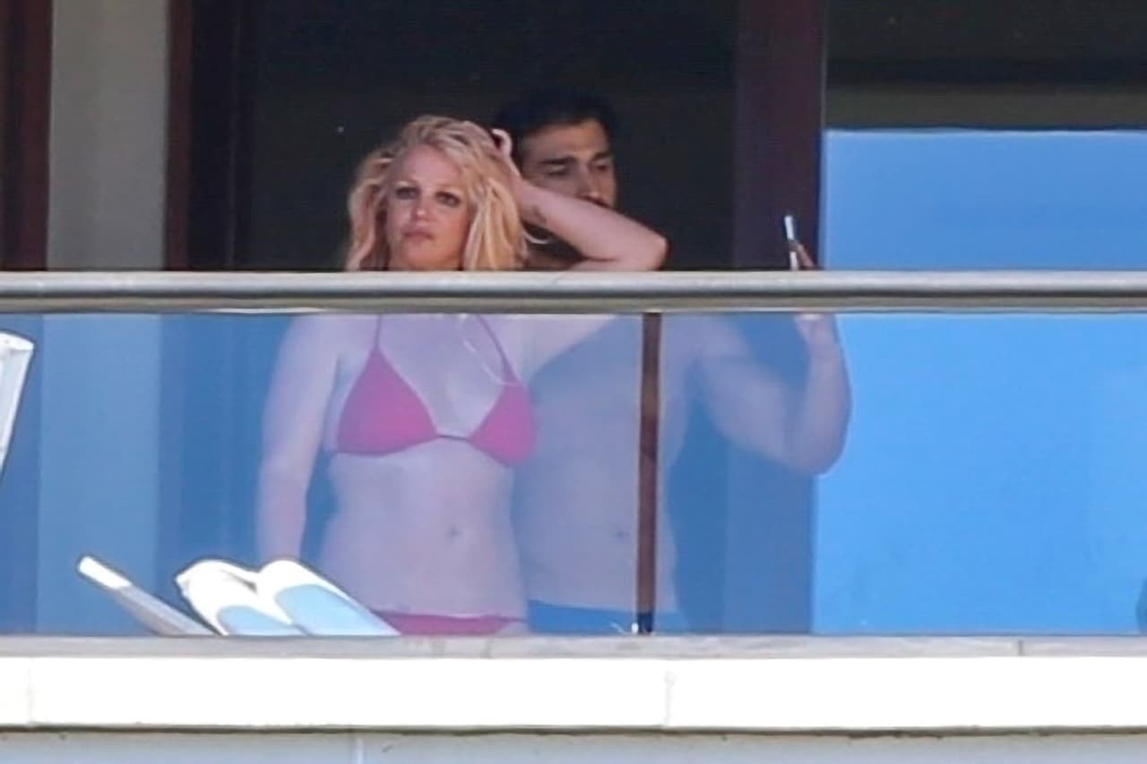 En el texto se aclara que las llamadas de emergencia suelen ser un registro público en California, pero no es el caso de lo que sucedió con la de Britney Spears. 
<br>