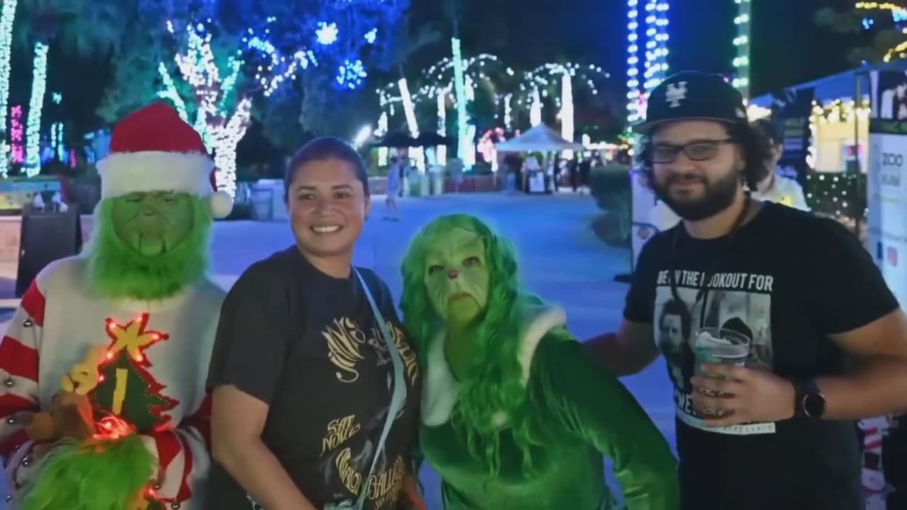 Cada cierto tiempo habrá apariciones especiales, Santa Claus -hasta el 23 de diciembre- el Grinch, animales que habitan el Zoo y perros de rescate se harán presentes durante el evento.