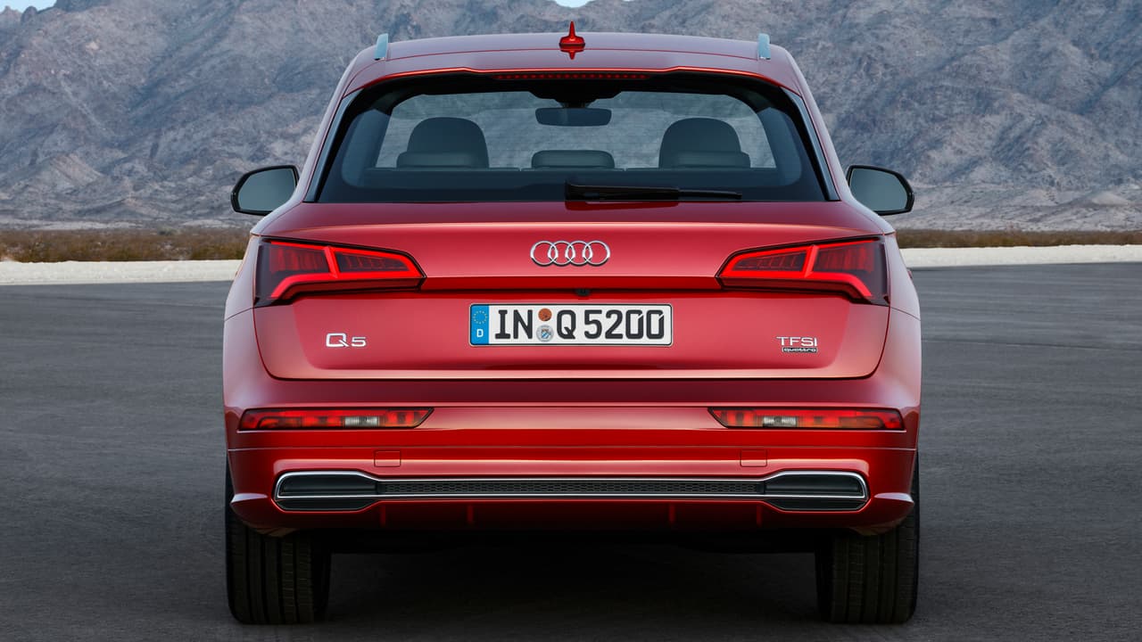 “Con la nueva Q5 intentamos elevar la vara aún un poco más. Después del éxito de la primera generación no fue una tarea fácil. Innovamos con una nueva versión del sistema Quattro de tracción integral, con motores más eficientes y con un mejorado suspensión de aire”, señaló Rupert Stadler, presidente de la junta de gerencia de Audi AG. 
<br>