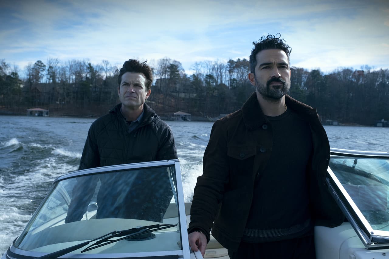 Jason Bateman y Alfonso Herrera en 'Ozark'