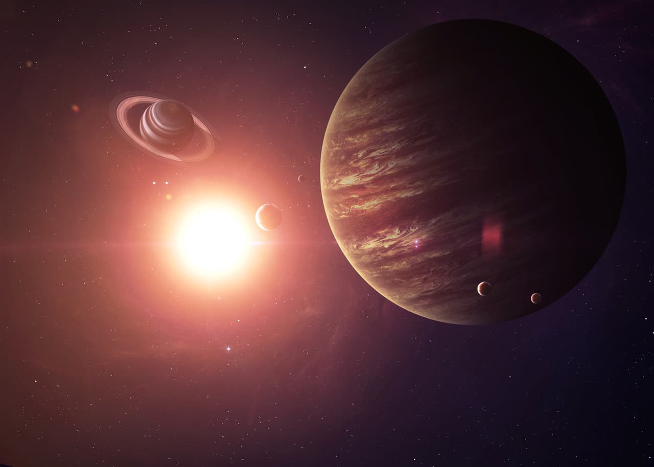 Un planeta retrógrado significa que visto desde la Tierra parece como si estuviera “marchando hacia atrás”.