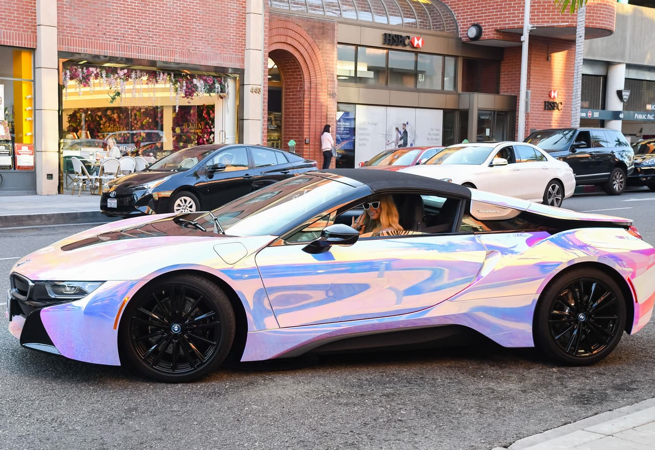 Sus asientos deportivos tienen ajuste eléctrico y función de memoria, que aseguran una sujeción lateral óptima y máxima comodidad, indica el sitio web de BMW.