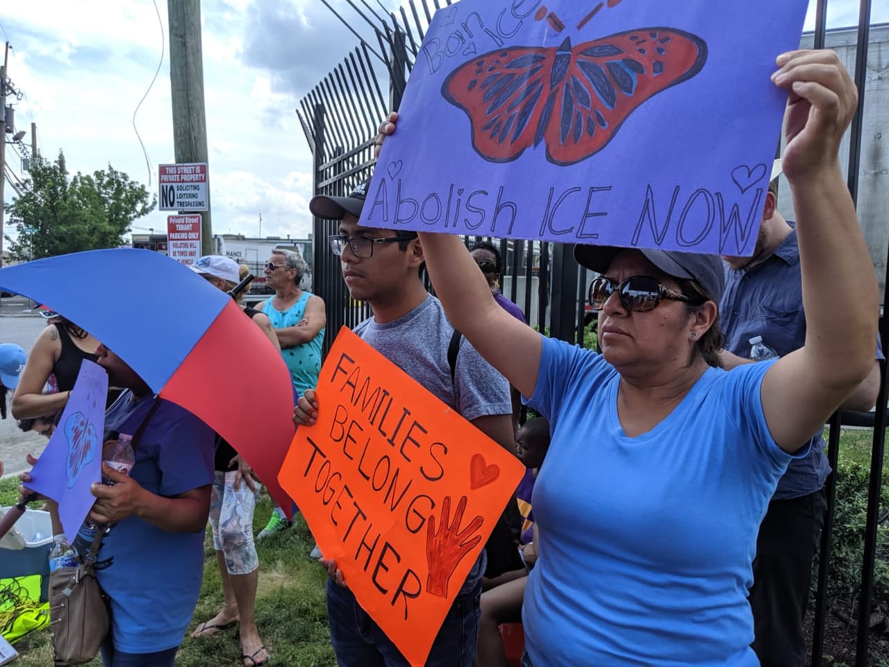 "El mitin es una de las varias acciones coordinadas que se están llevando a cabo este fin de semana en el área triestatal de Nueva York, sobre la base de una energía colectiva de base que trabaja para hacer que la corporación rinda cuentas", señala el comunicado de prensa de la organización Make de Road New Jersey.