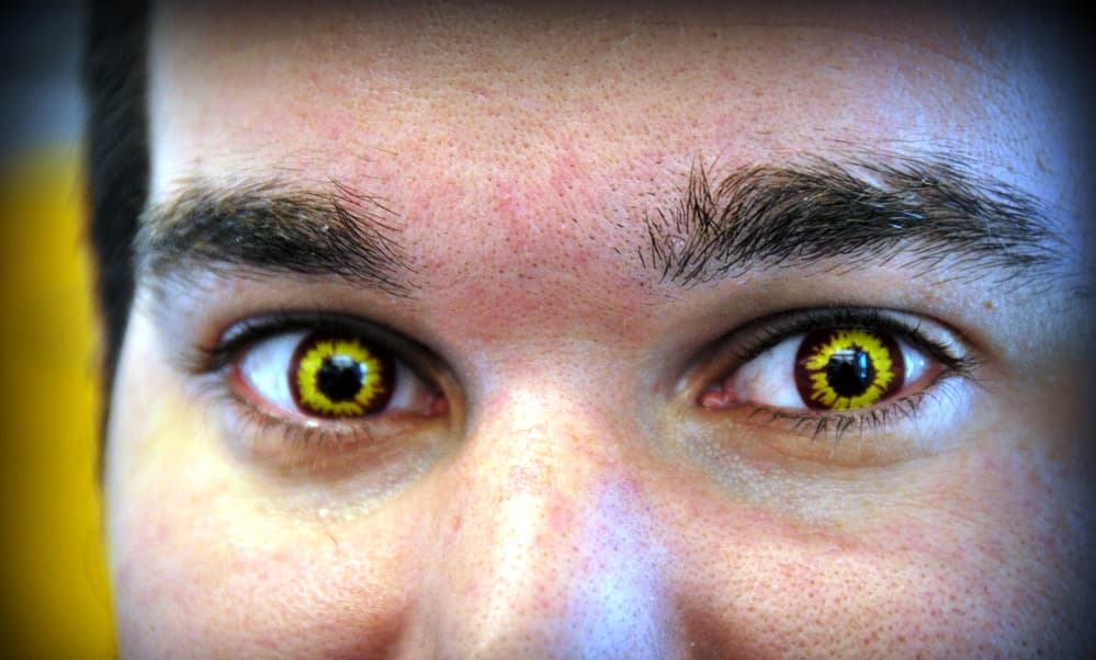 Alertan sobre peligros de lentes de contacto en Halloween 