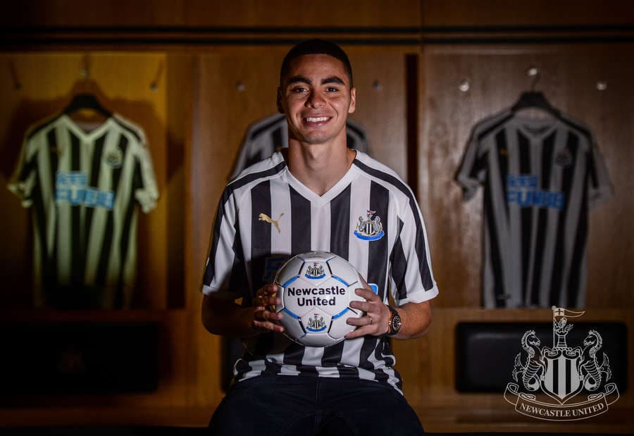 Desde su nuevo vestidor, Almirón alista pra brillar en Europa. (Foto cortesía de Newcastle United)