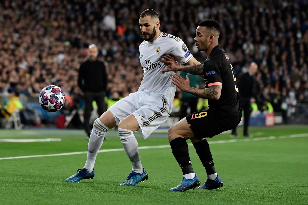 Benzema fue el jugador más buscado en los primeros minutos por los lcoales.