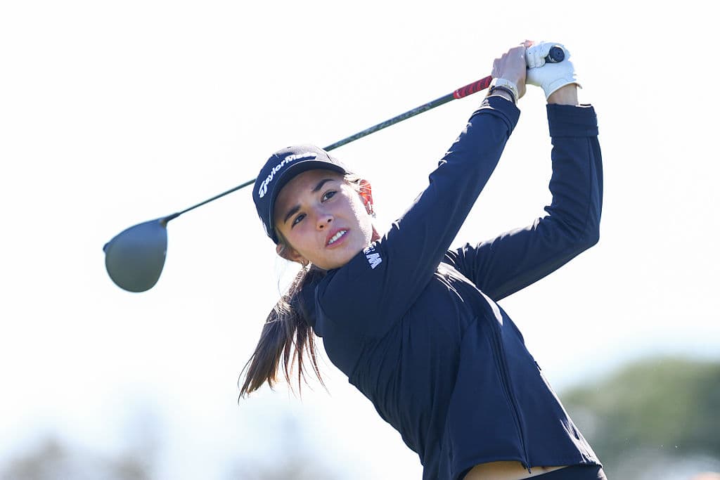 La joven influencer suma más de 2,5 millones de seguidores en Instagram, además de una marca propia de ropa deportiva y presencia constante en torneos juveniles de la AJGA.