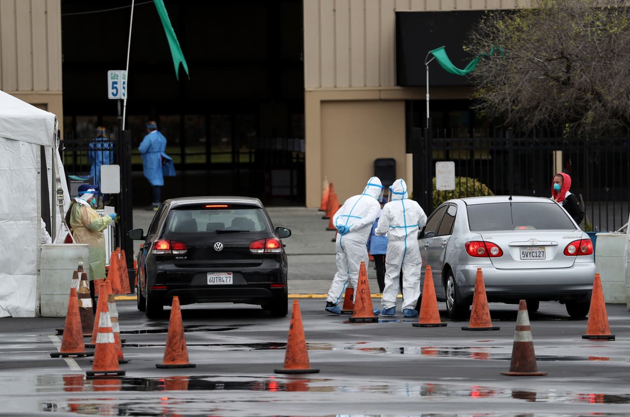 El toque de queda anunciado este lunes se aplicarán en los condados Alameda, Contra Costa, Marin, San Francisco, San Mateo y Santa Clara, así como la ciudad de Berkeley, y se extenderá a lo largo de tres semanas con la posibilidad de ser enmendada para acortar o alargar su vigencia.