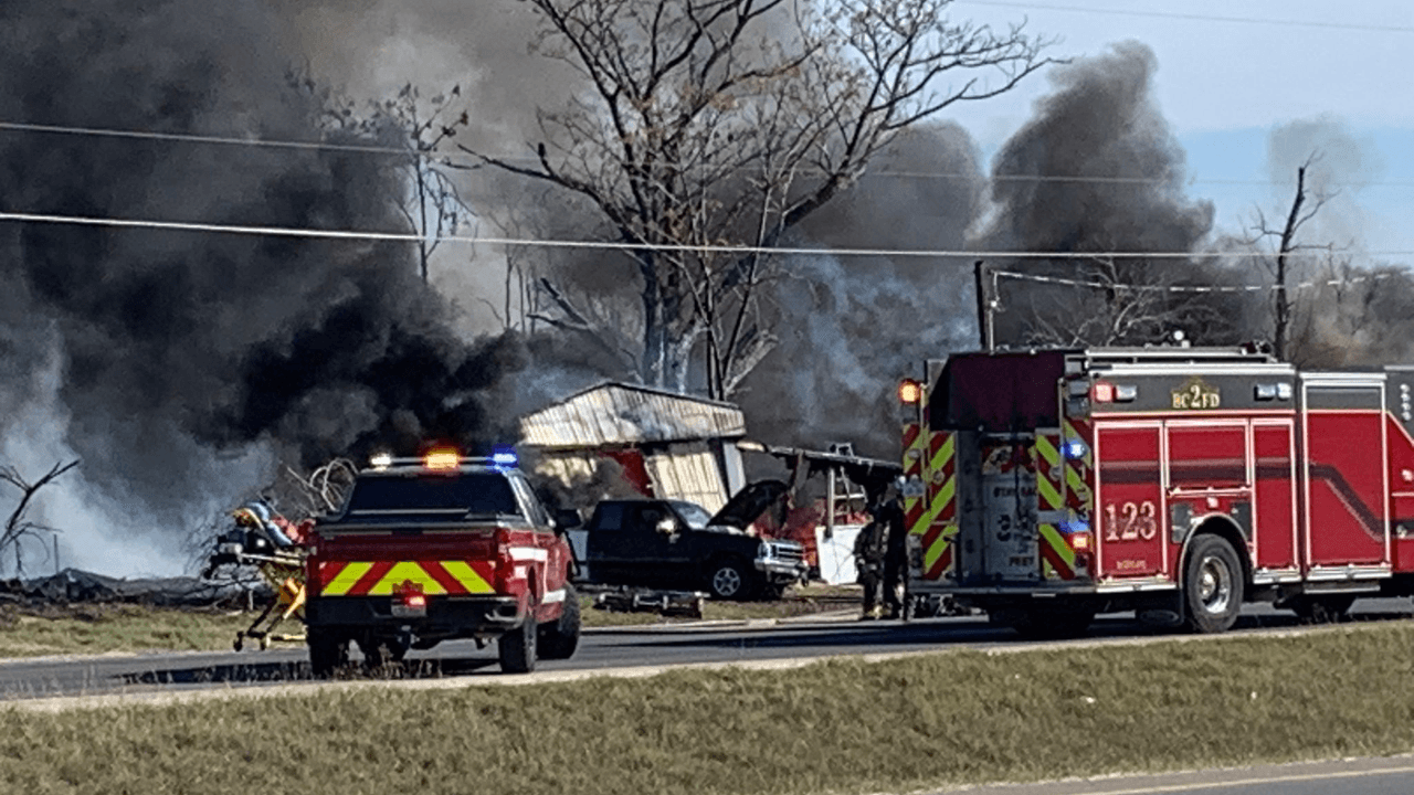 Alerta local: cierran carretera al sur de San Antonio por un incendio