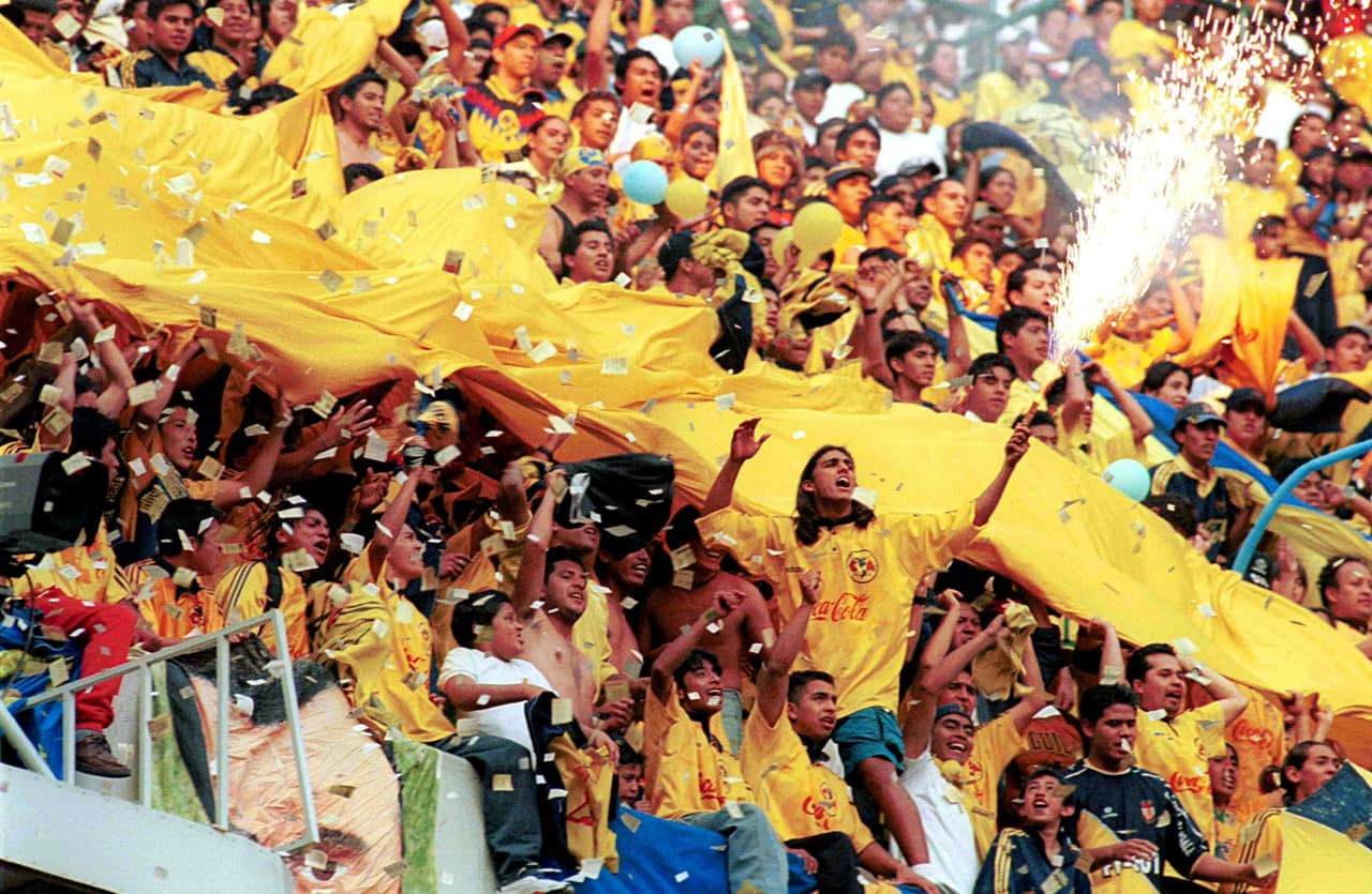 El viaje en tren desató la creatividad de Carlos Garcés, parte de aquel plantel azulcrema que viajó a Centroamérica. El sonido de “siquiti-siquiti-siquiti” que tenía el ferrocarril fue el motivo con el que el ex jugador elaboró una porra que decantó en el “chiquiti bum a la bim bom ba”.