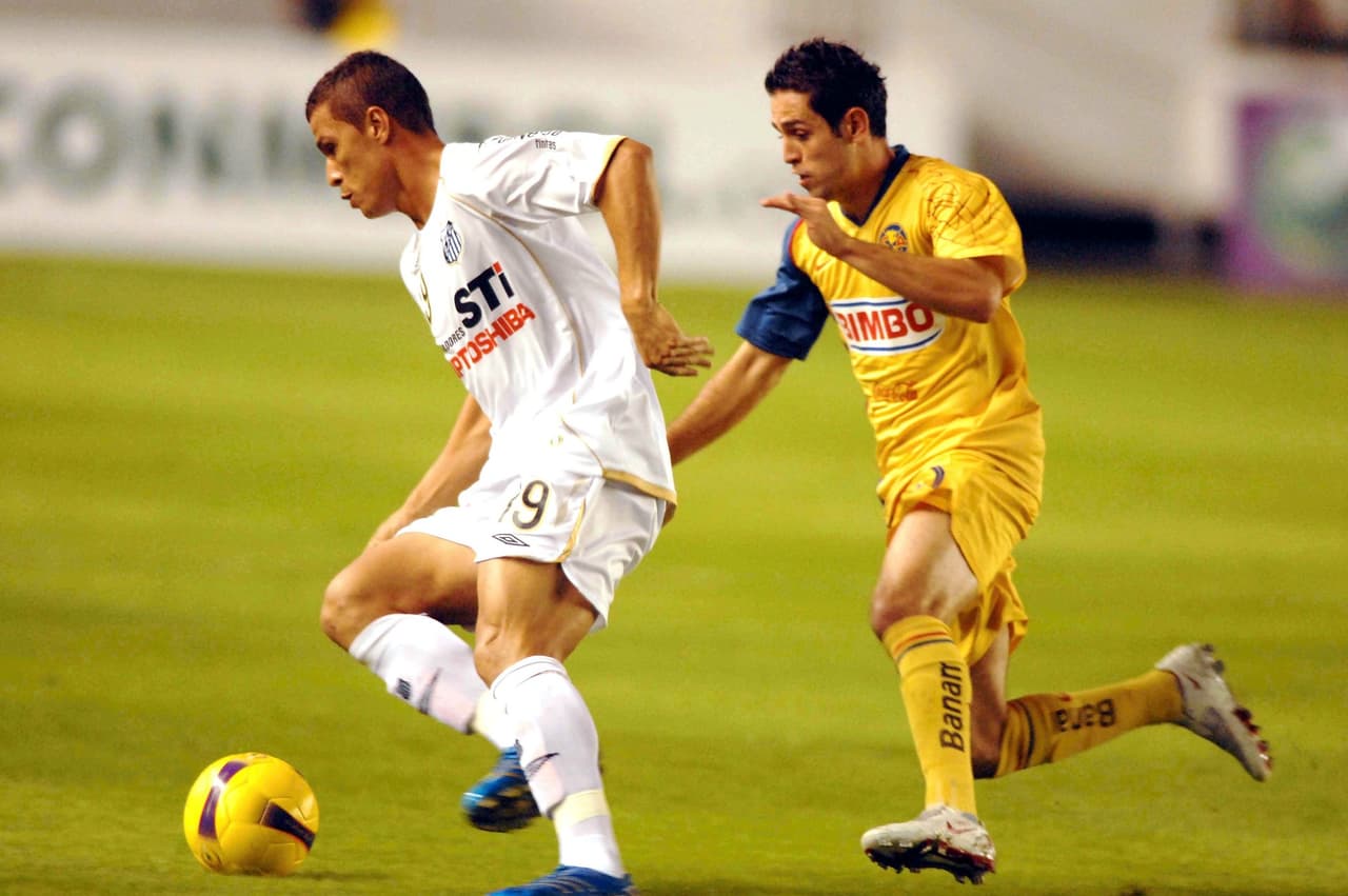 Fue en mayo del 2008 cuando las Águilas, ya en espacio aéreo sudamericano, sufrieron un gran susto, pues un rayo alcanzó la aeronave en la que viajaban que provocó una turbulencia importante que no pasó a mayores.