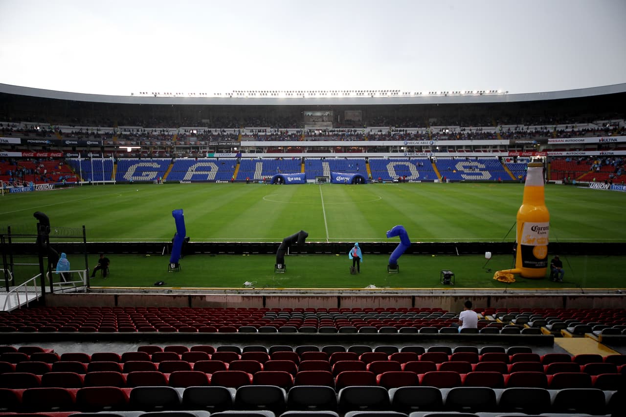 A principios de mayo del 2011, América tuvo que mudarse del Estadio Azteca al Estadio La Corregidora gracias a U2.