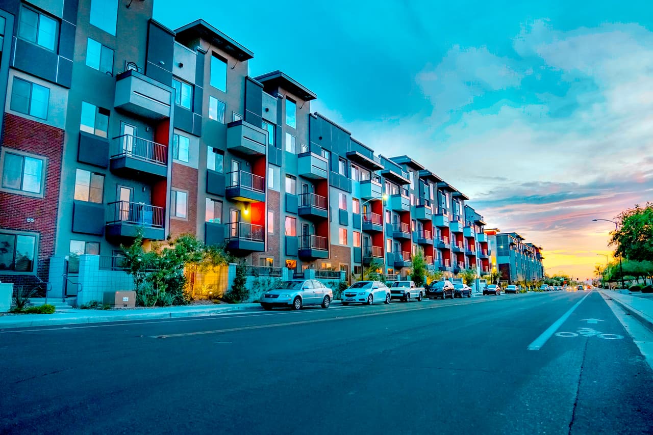 <b>Puesto 20. Chandler, Arizona</b>.
<br>
<br>Valor promedio de la vivienda en febrero de 2020: 344,064 dólares.
<br>
<br>Valor promedio de la vivienda en enero de 2021: 395,746 dólares.
<br>
<br>Cambio bruto durante la pandemia: + 51,682 dólares.
<br>
<br>Porcentaje de cambio: 15.02%.
<br>