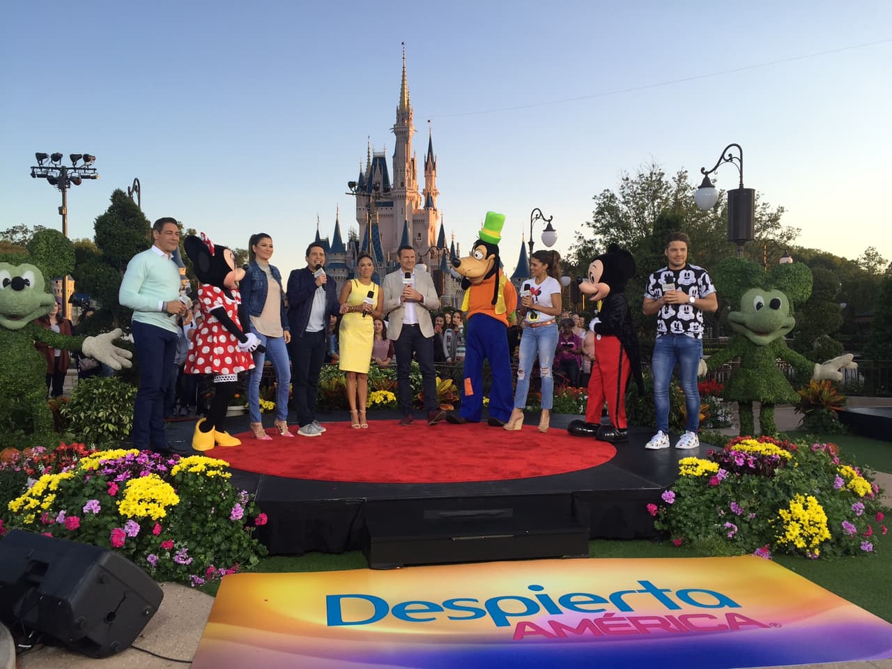 El elenco de Despierta América viajó al mágico mundo de Dinesy para la gran celebración.